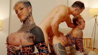 A guy fucks his girlfriends in the ass in their room