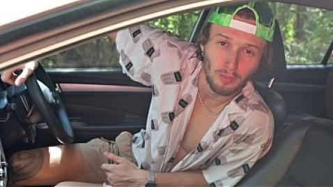 Handjob and blowjob in the car