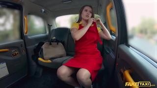 A man roughly fucks a girl in a car