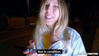 On the street, the blonde waited for a car and went home with a guy to have sex.