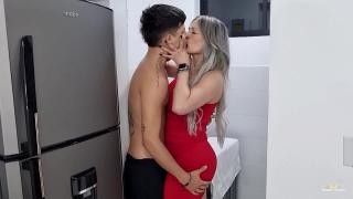 A young man has sex with a mature beauty